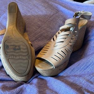 Women’s wedge sandals